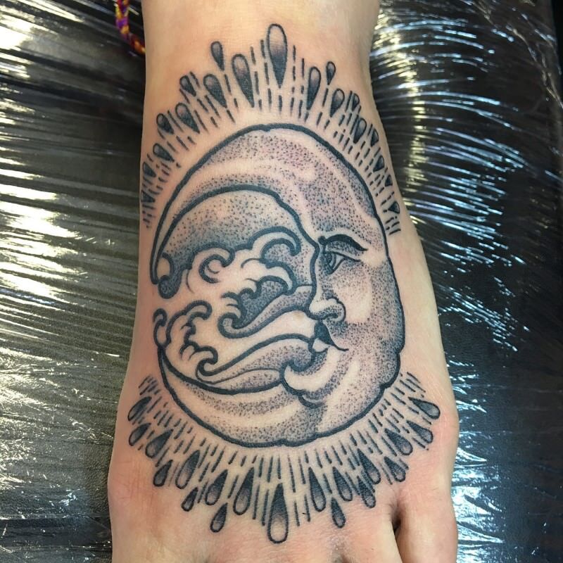 1656967894 639 85 alucinantes tatuajes de sol y luna y su significado