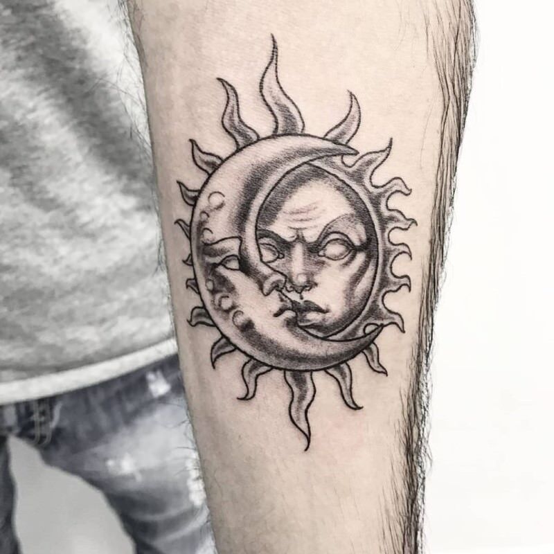 1656967897 618 85 alucinantes tatuajes de sol y luna y su significado