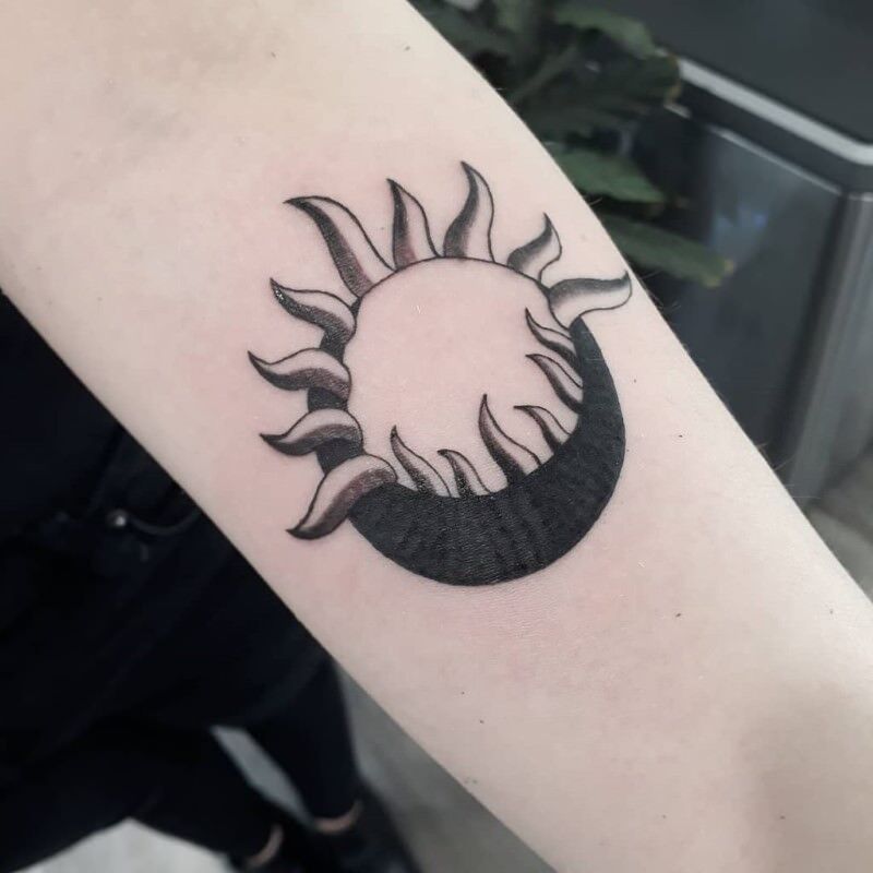 1656967901 456 85 alucinantes tatuajes de sol y luna y su significado
