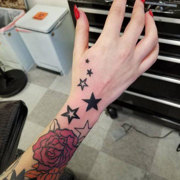 1656976460 852 85 tatuajes de estrellas alucinantes y su significado