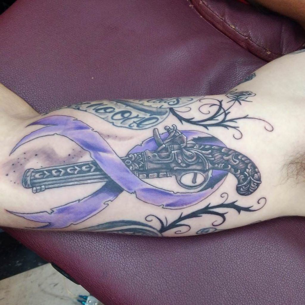 1657042515 962 85 hermosos tatuajes de cintas de cancer y su significado