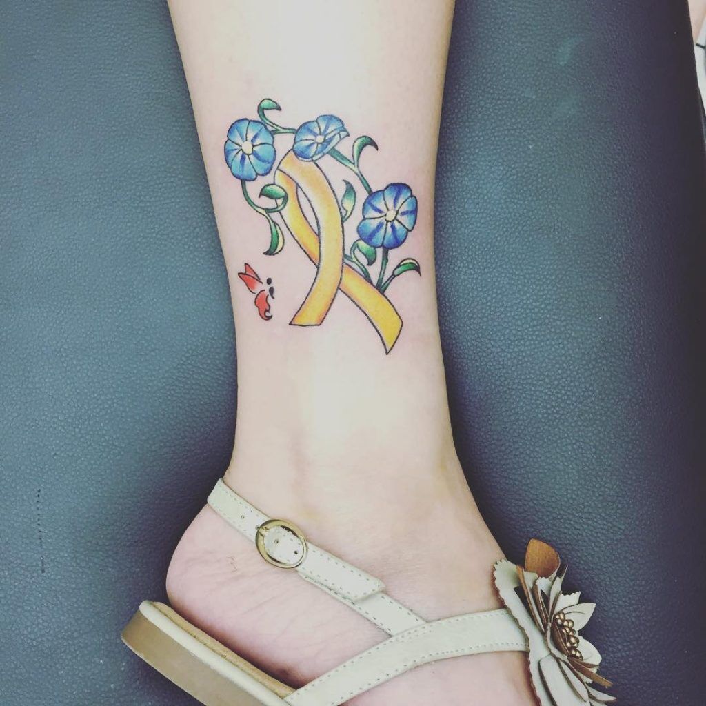 1657042516 14 85 hermosos tatuajes de cintas de cancer y su significado