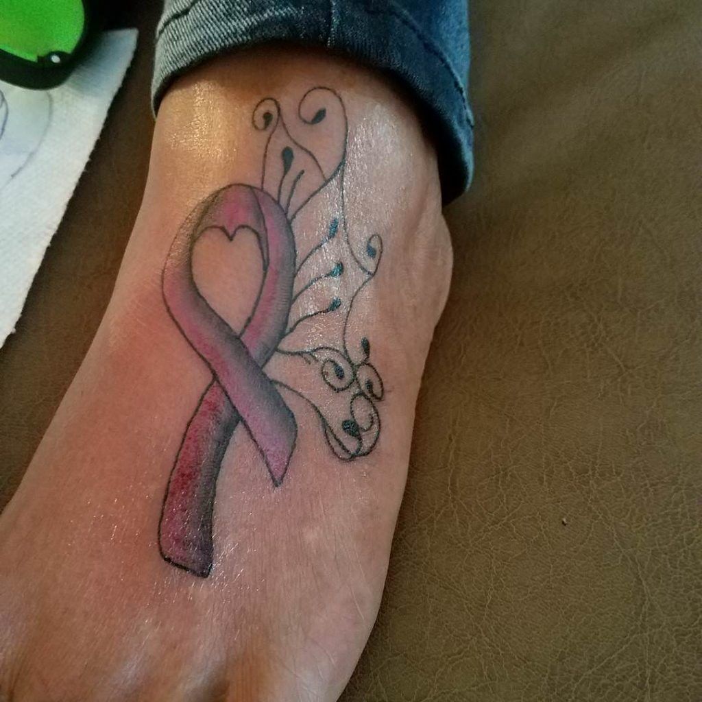 1657042516 839 85 hermosos tatuajes de cintas de cancer y su significado