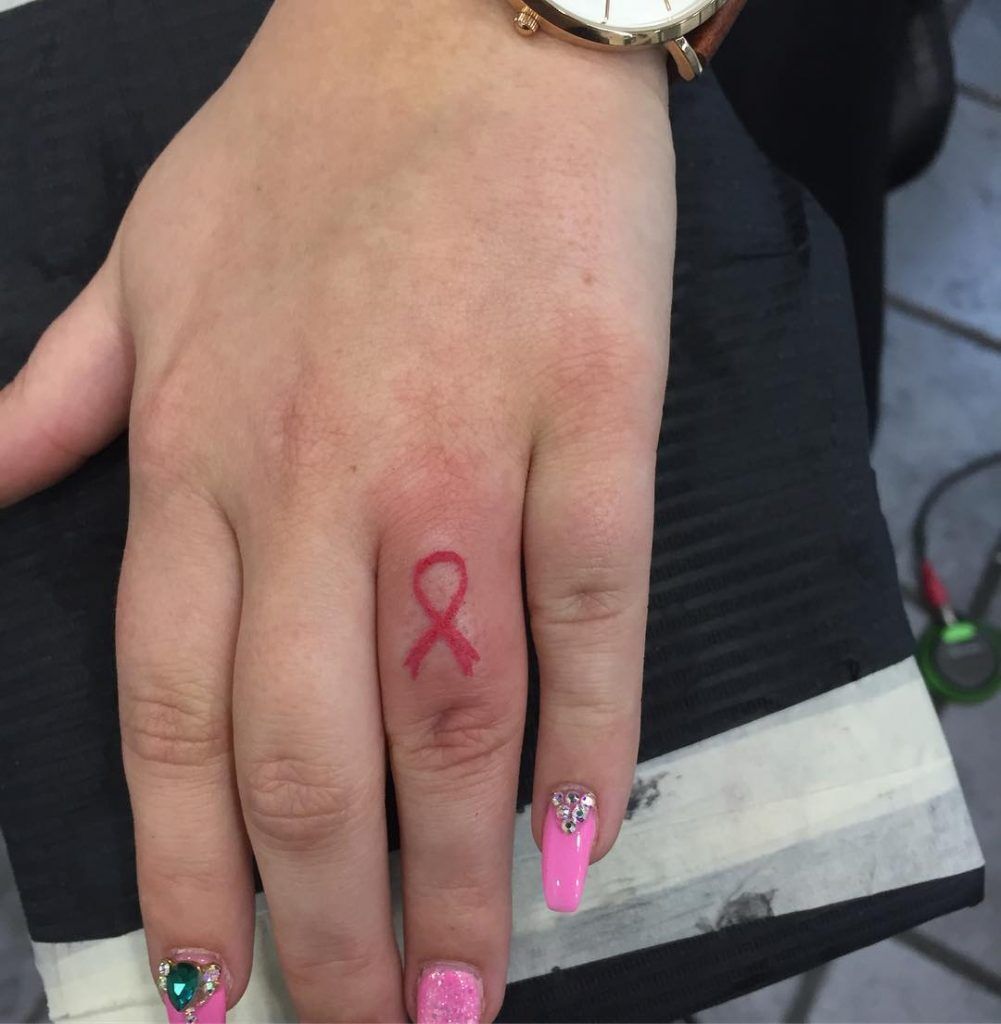 1657042520 129 85 hermosos tatuajes de cintas de cancer y su significado