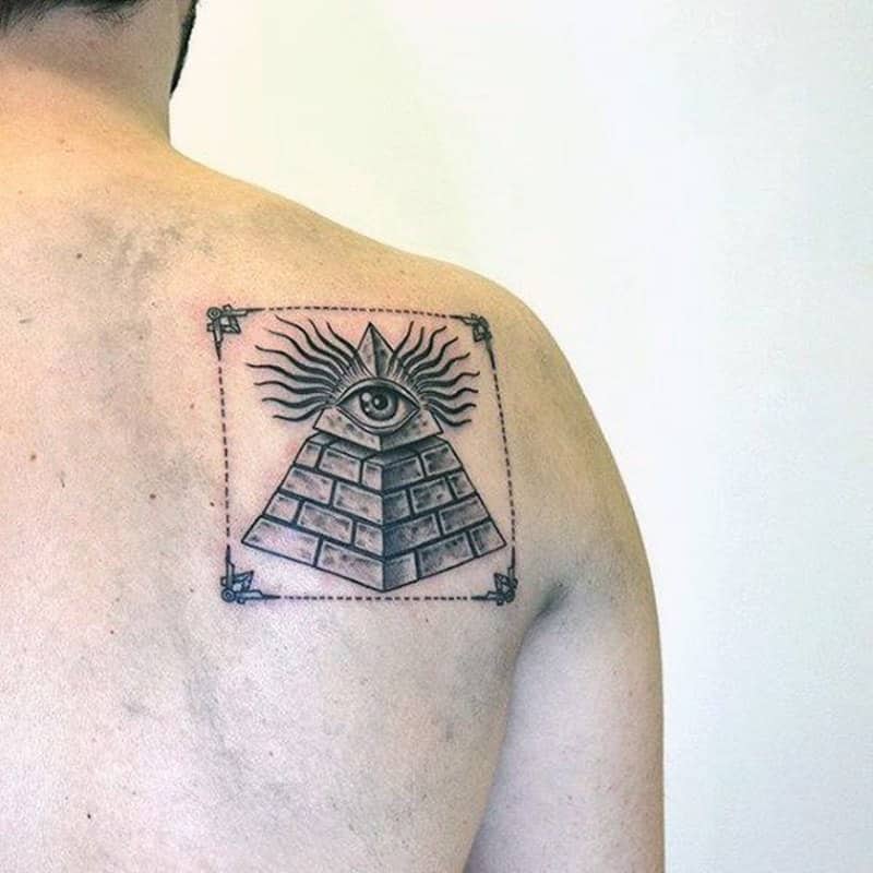 1657058103 46 135 tatuajes de piramides alucinantes y su significado