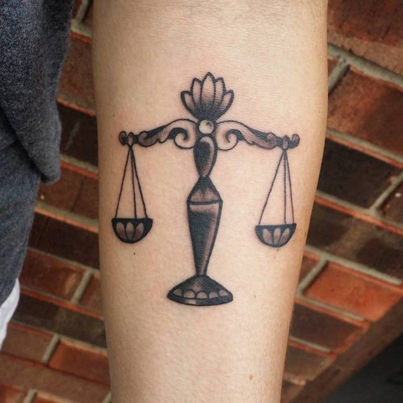 1657174182 628 115 alucinantes tatuajes de Libra y su significado