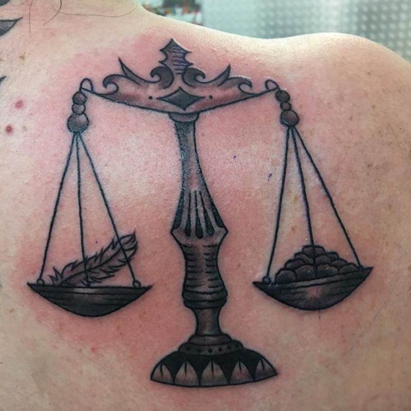 1657174183 96 115 alucinantes tatuajes de Libra y su significado