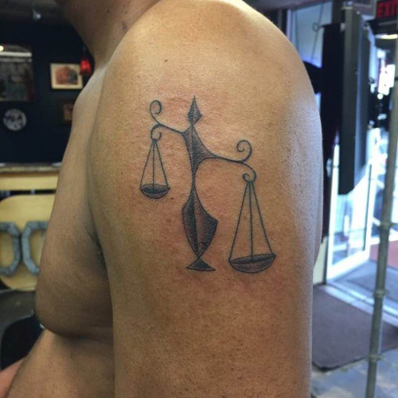 1657174185 37 115 alucinantes tatuajes de Libra y su significado