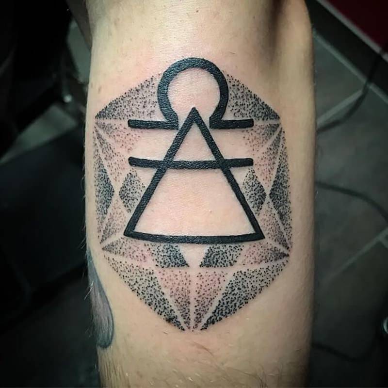 1657174185 905 115 alucinantes tatuajes de Libra y su significado