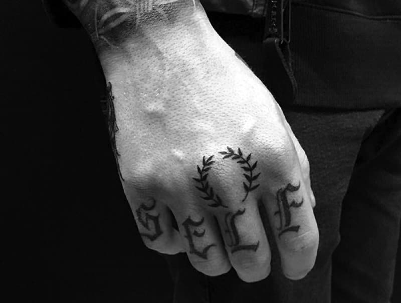¿Cuánto duelen los tatuajes en los dedos?
