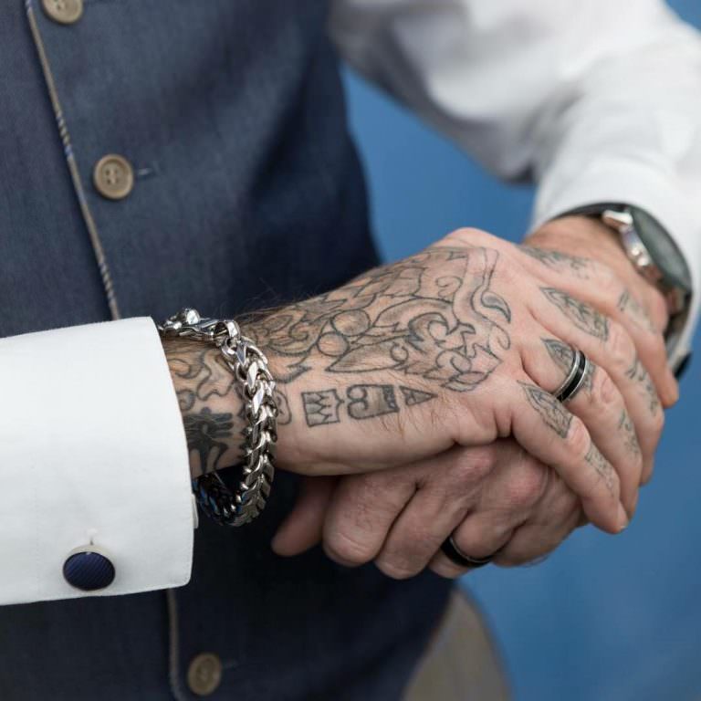 1657360970 201 75 de los mejores tatuajes de manos en Internet