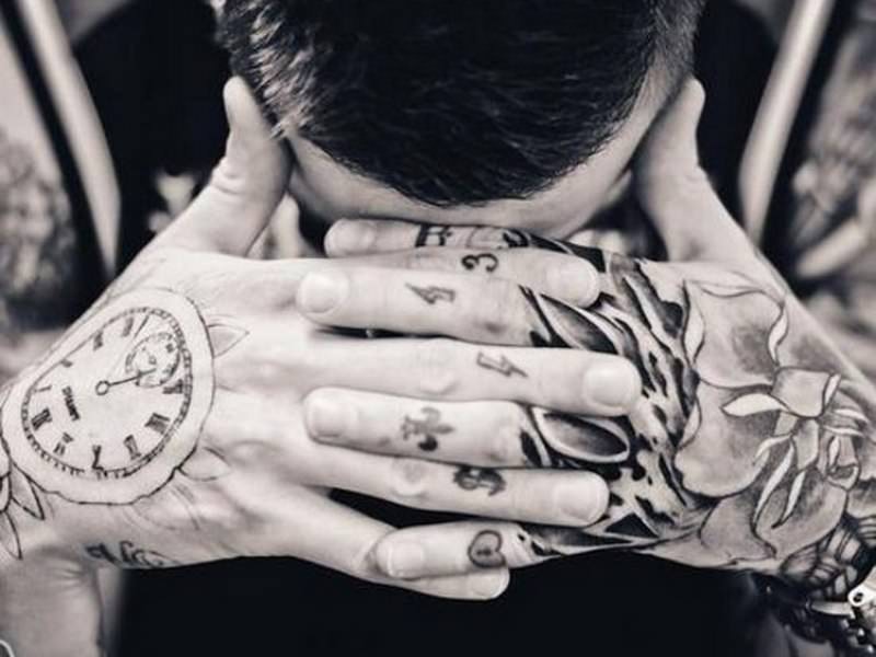 1657360970 55 75 de los mejores tatuajes de manos en Internet