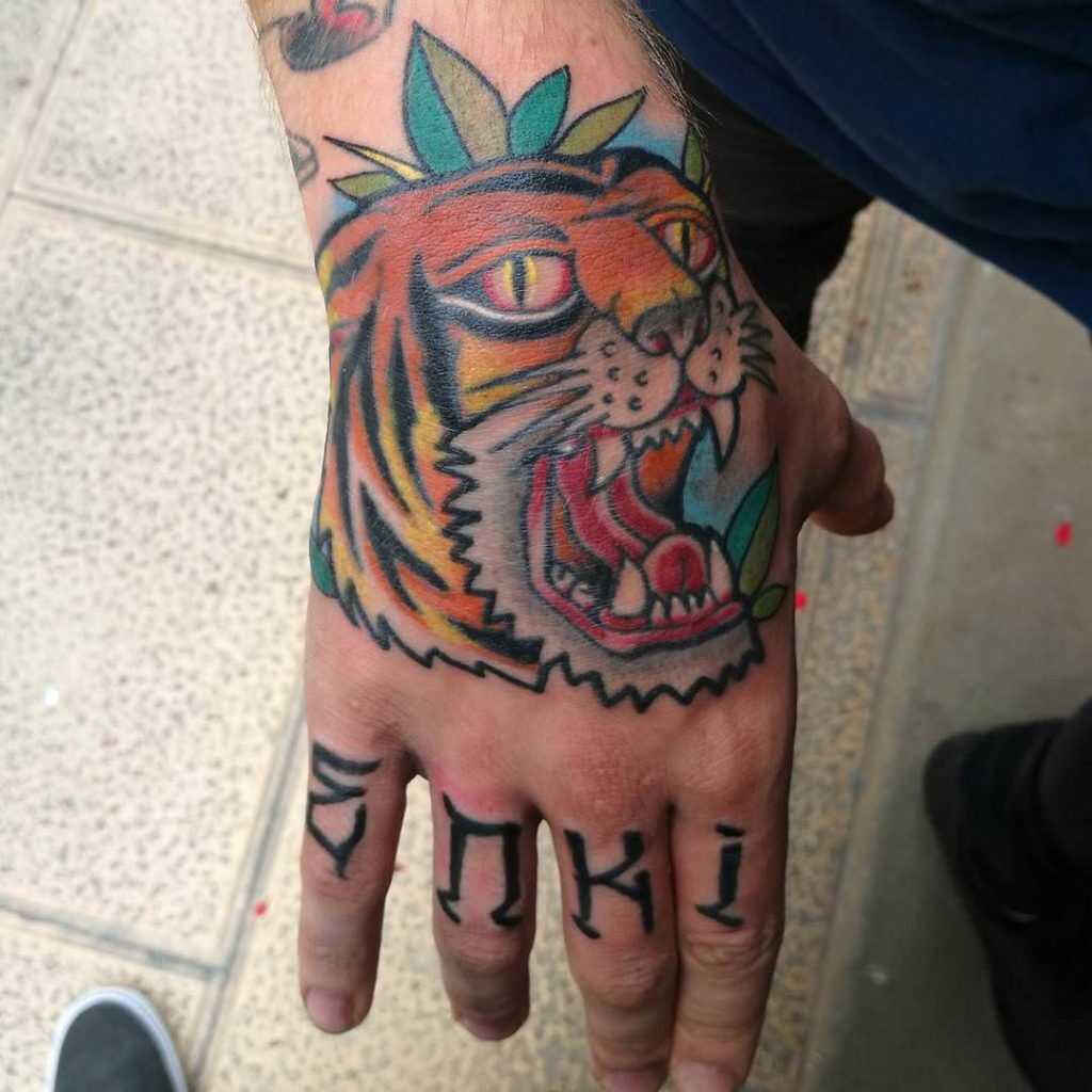 1657360973 514 75 de los mejores tatuajes de manos en Internet