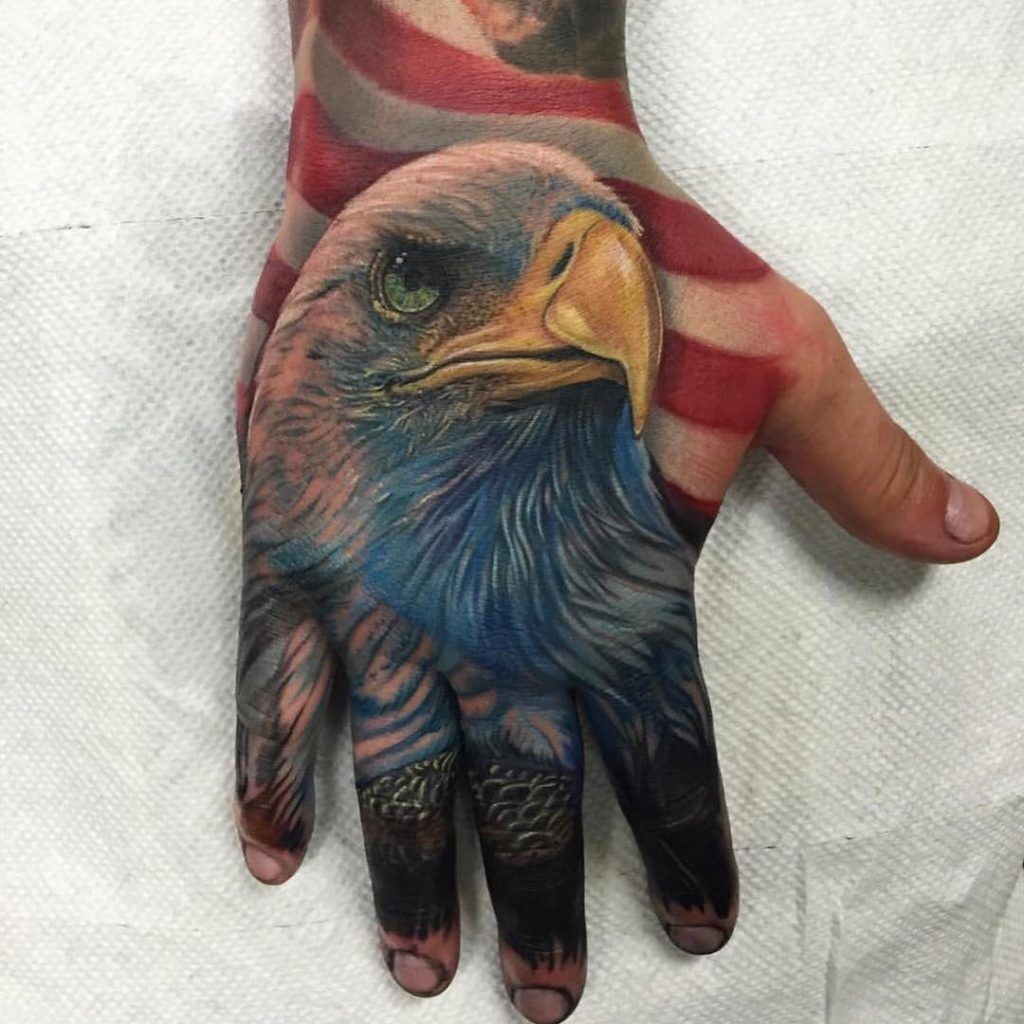 1657360973 54 75 de los mejores tatuajes de manos en Internet