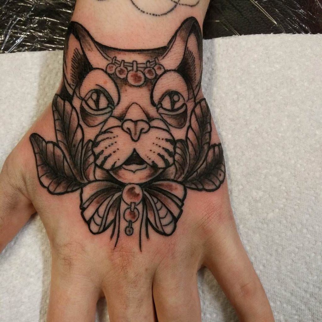 1657360974 497 75 de los mejores tatuajes de manos en Internet
