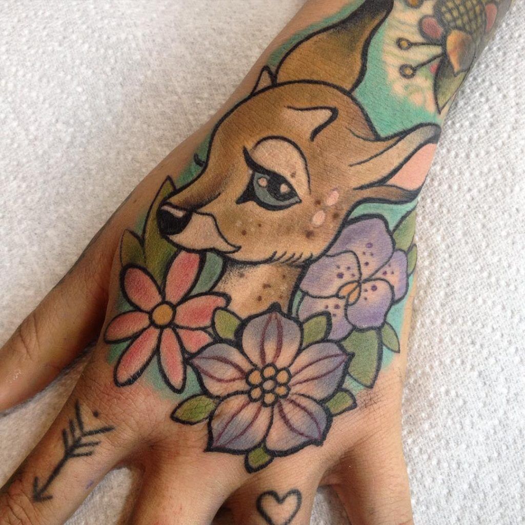 1657360975 636 75 de los mejores tatuajes de manos en Internet