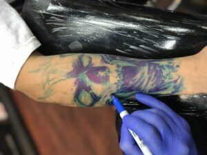 Tatuaje a mano alzada: por qué es un arte especial