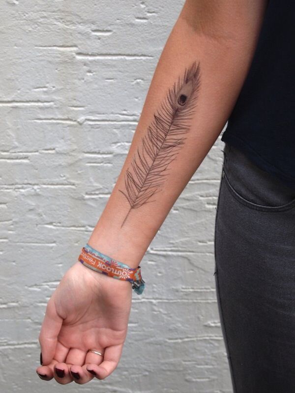 1657375059 205 95 tatuajes de plumas alucinantes y su significado