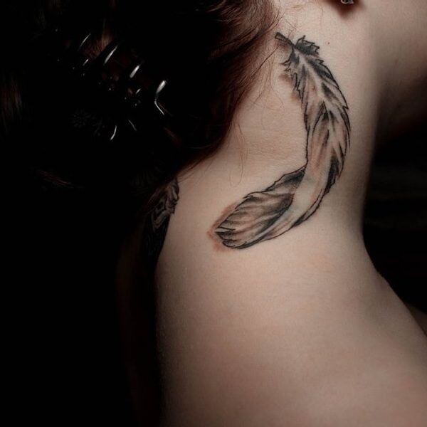 1657375063 200 95 tatuajes de plumas alucinantes y su significado