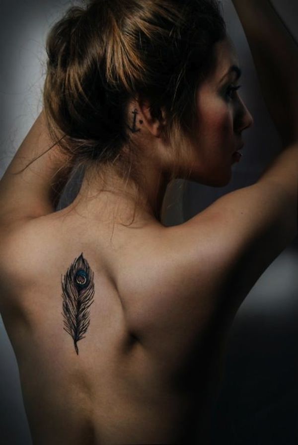 1657375063 31 95 tatuajes de plumas alucinantes y su significado