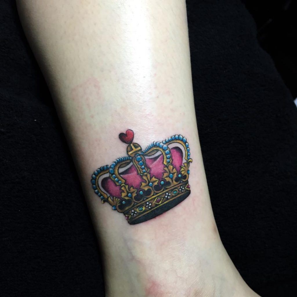 1657441909 48 65 tatuajes de coronas alucinantes y su significado