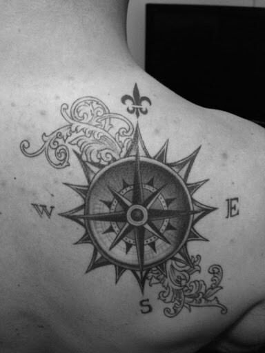 1657450849 231 85 asombrosos tatuajes de brujulas y nauticos con significado