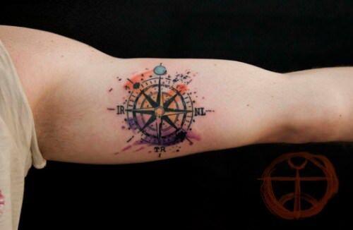 1657450849 316 85 asombrosos tatuajes de brujulas y nauticos con significado