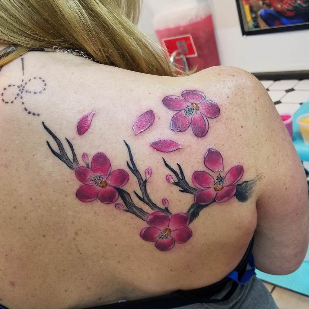 1657464007 800 75 asombrosos tatuajes de flores de cerezo y su significado