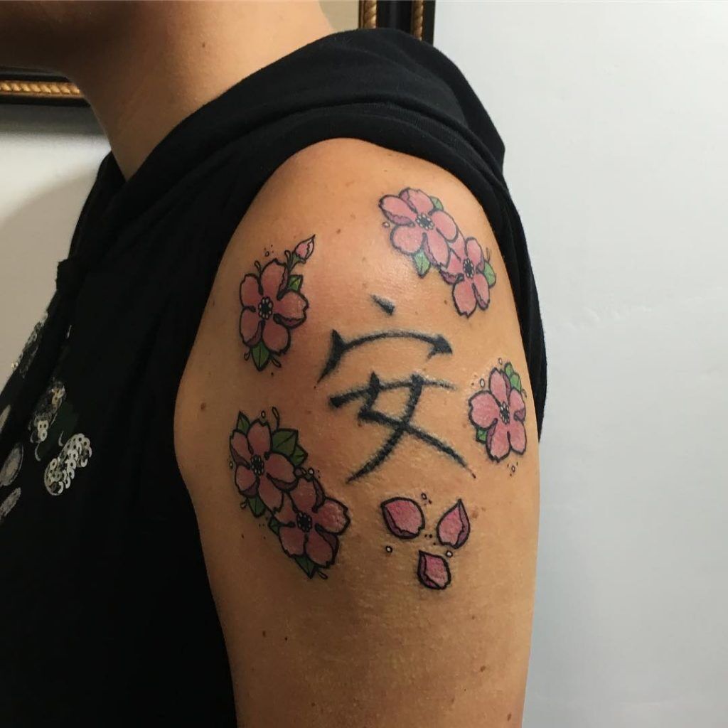 1657464007 876 75 asombrosos tatuajes de flores de cerezo y su significado