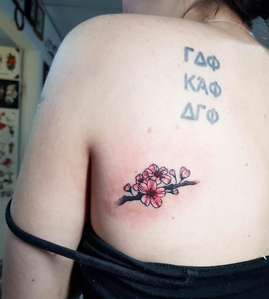 1657464008 442 75 asombrosos tatuajes de flores de cerezo y su significado