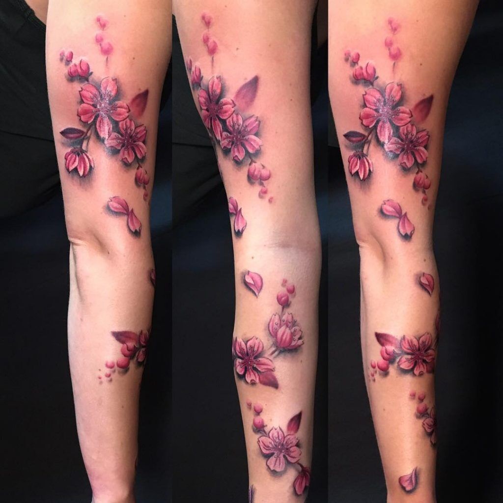 1657464009 331 75 asombrosos tatuajes de flores de cerezo y su significado