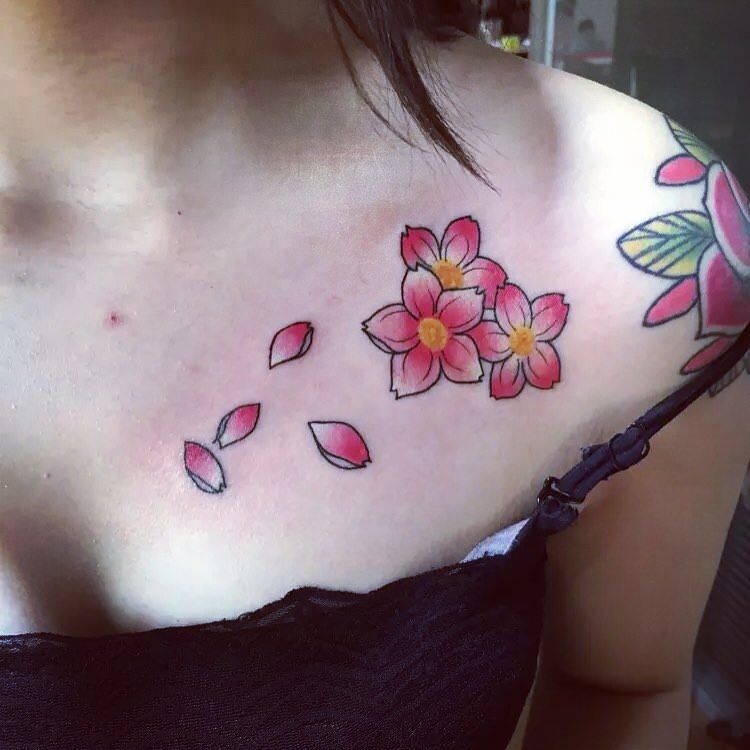 1657464011 399 75 asombrosos tatuajes de flores de cerezo y su significado