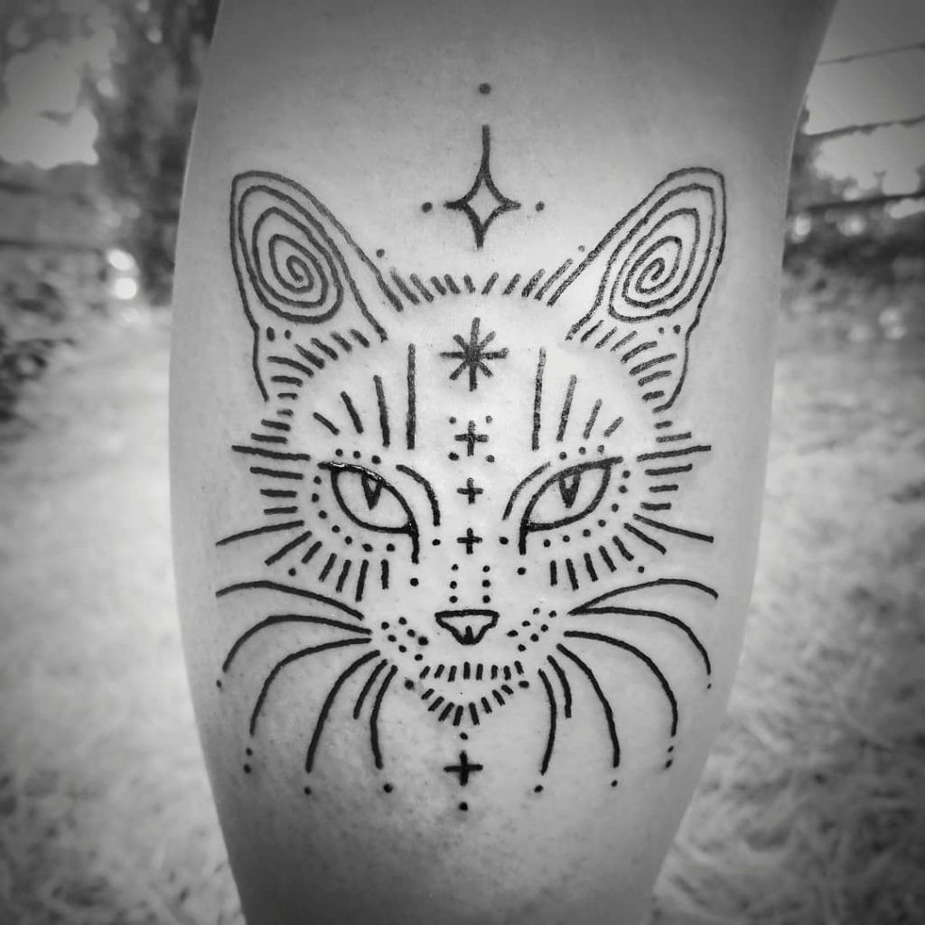 1657466497 735 135 tatuajes de gatos alucinantes y su significado
