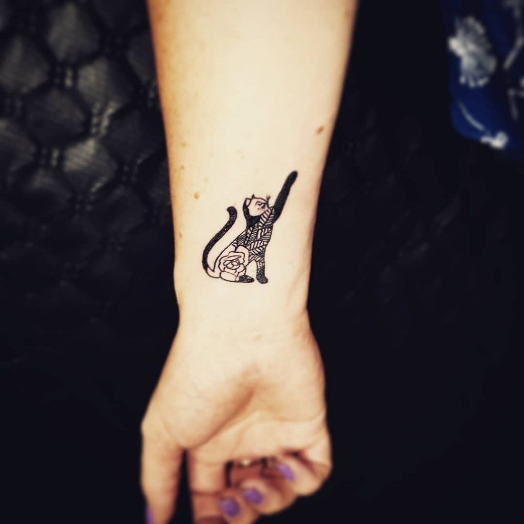 1657466502 54 135 tatuajes de gatos alucinantes y su significado
