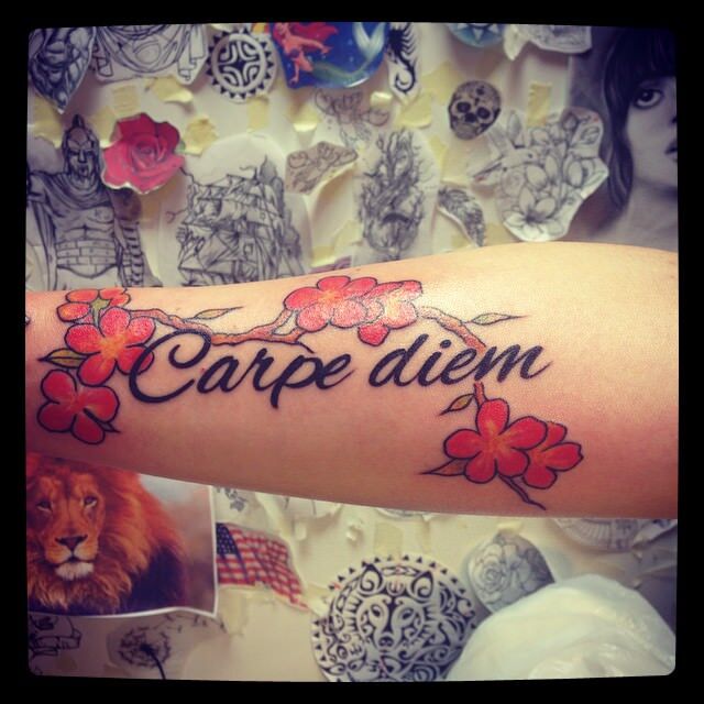 1657474805 897 65 alucinantes tatuajes de Carpe Diem y su significado