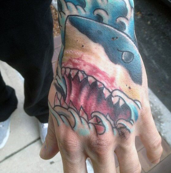 1657518125 891 85 tatuajes de tiburones alucinantes y su significado