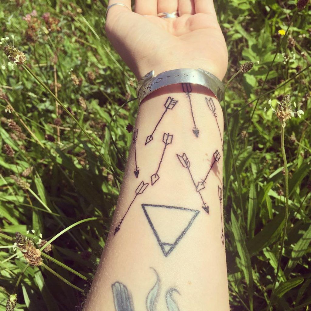 1657562784 198 85 tatuajes de flechas alucinantes y su significado