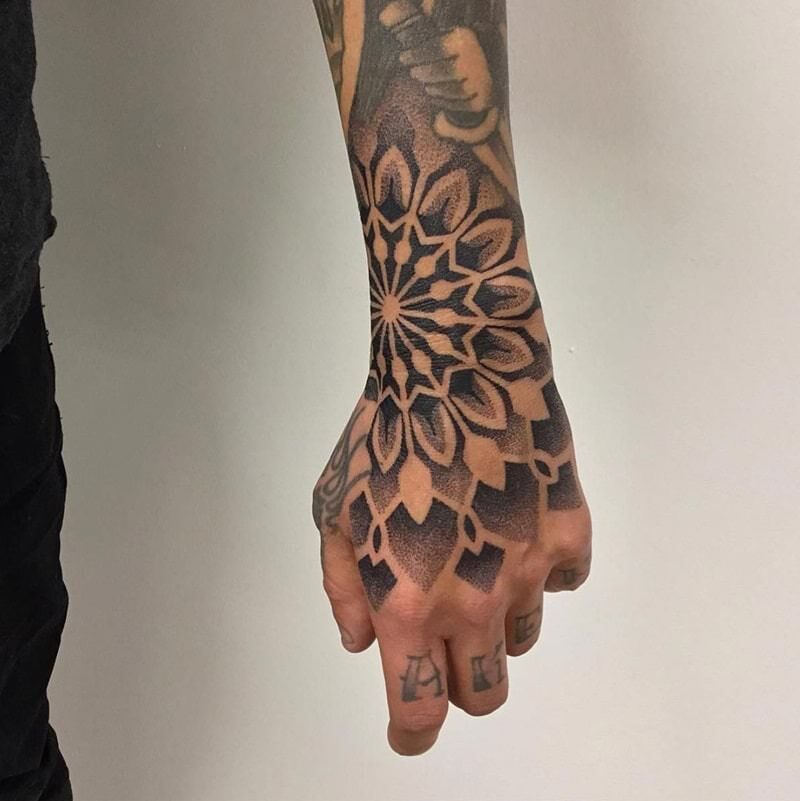 75 de los mejores tatuajes de manos en Internet