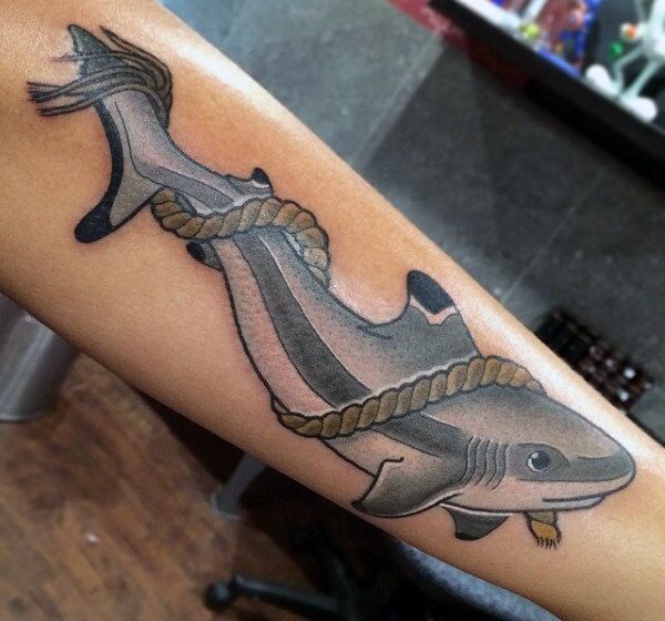 85 tatuajes de tiburones alucinantes y su significado