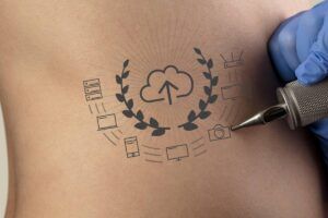 Más de 30 mejores ideas de diseño de tatuajes de flechas para mujeres y hombres (2022 actualizado)