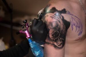 Más de 40 ideas de diseño y significado de tatuajes de osos