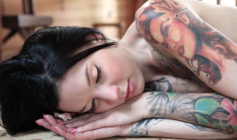 Como dormir con un nuevo tatuaje sin danarlo