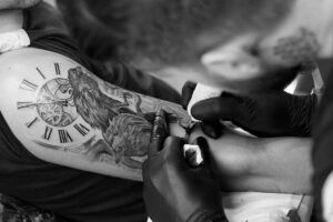 55 grandes ideas de diseño de tatuajes para encubrir 2022 (guía definitiva)