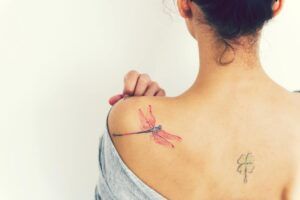 85 tatuajes de libélulas alucinantes y su significado