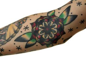 Más de 50 mejores ideas de diseños de tatuajes en el codo que combinan con tu estilo