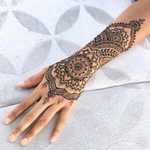 ¿Qué es un tatuaje de henna?  Guía completa