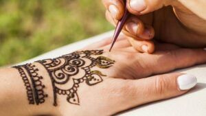Cómo quitar los tatuajes de henna