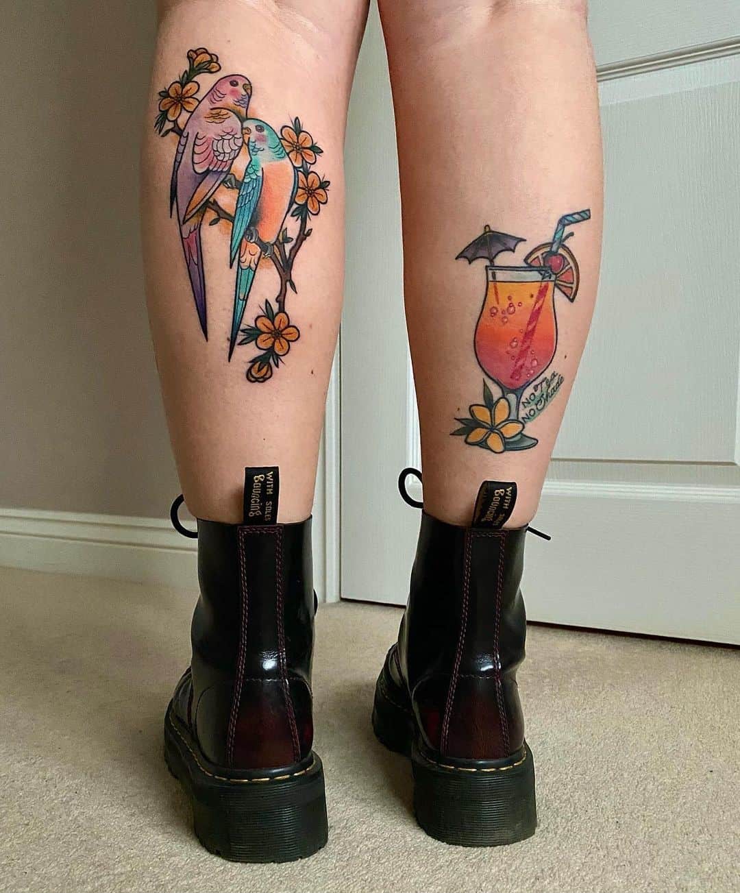 Tatuaje de pantorrilla divertida para damas