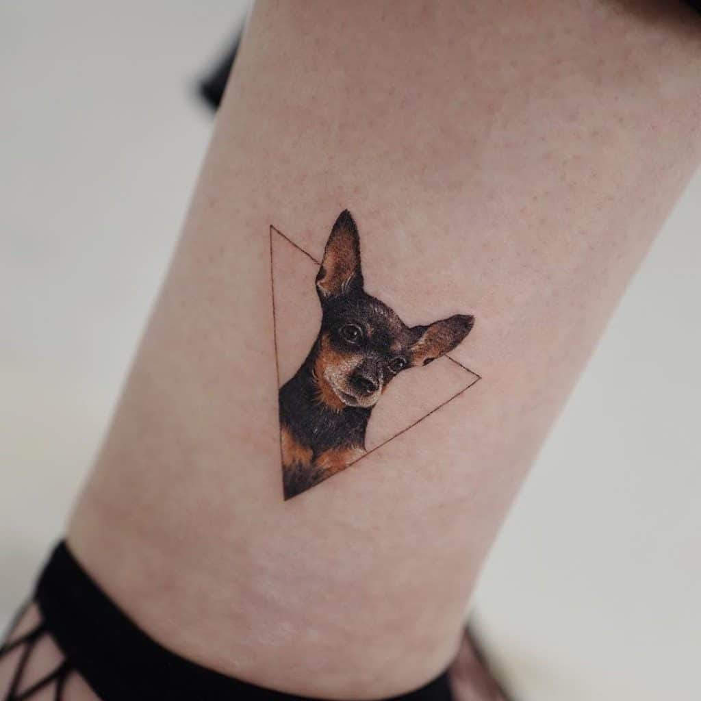 Diseño de perro de tatuajes de tobillo para mujer 