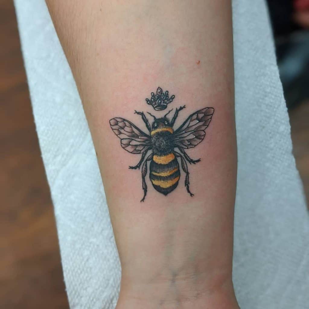 Tatuaje abeja reina 1